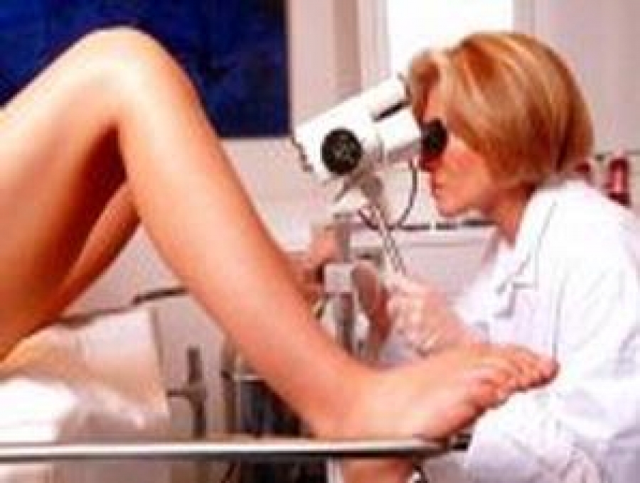 Смотреть онлайн Блондинка на осмотре у гинеколога получает порцию наслаждения бесплатно